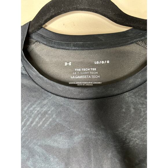 Men's L Under Armour Tech 2.0 Lino Print Short Sleeve Tee Color Black And Gray - Picture 3 of 4